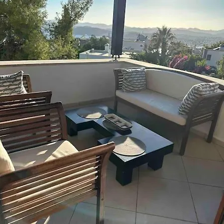 With Sea View & Pool Вилла *