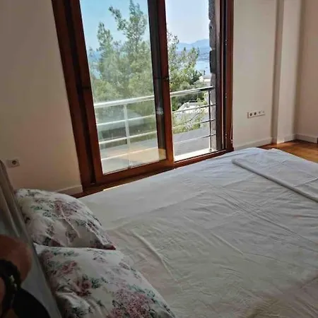 Villa With Sea View & Pool *
